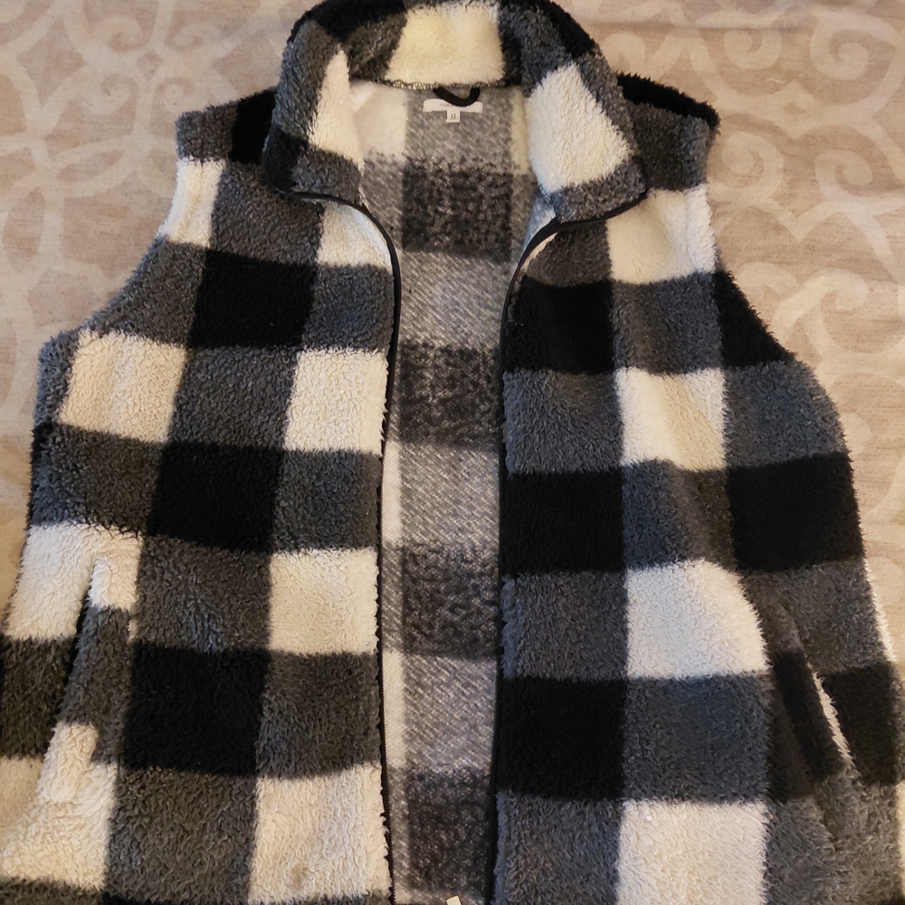 Maurices Black and White Sherpa Vest